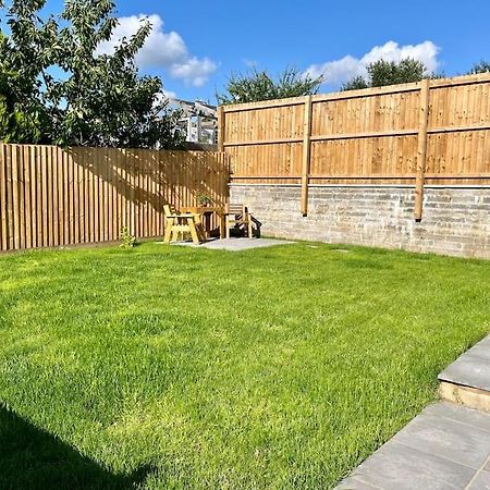 Modern Bungalow In Good Location Aberdulais Exterior foto