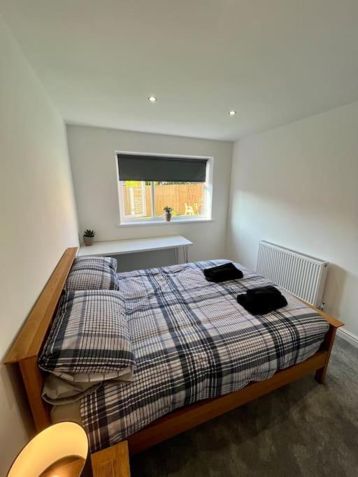 Modern Bungalow In Good Location Aberdulais Exterior foto